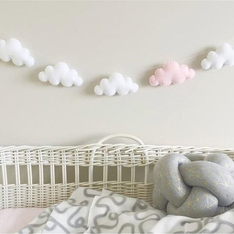 Decoración de habitación de bebé de nube colorida nórdica