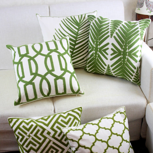 Funda de almohada marroquí geométrica con bordado verde
